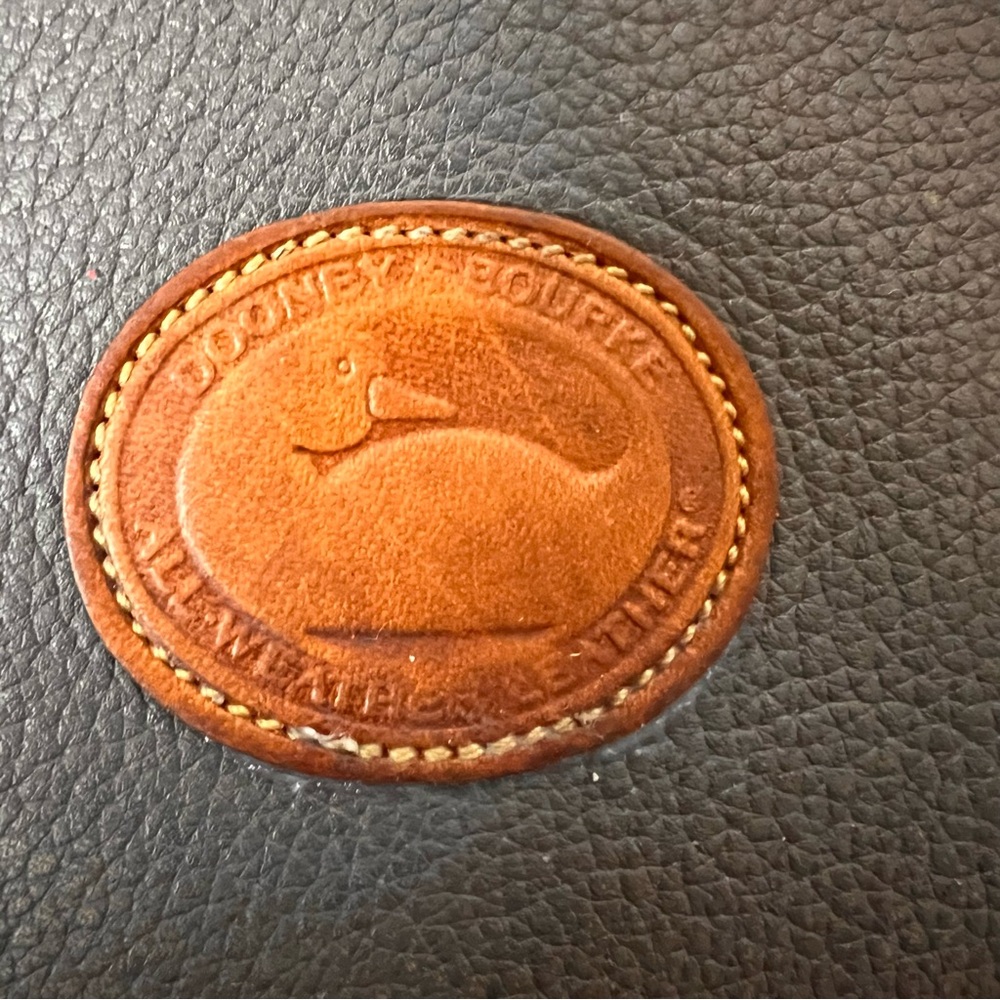 Rare Vintage Dooney & Bourke R51, all weather leather, pebbled, removable straps - Picture 9 of 17